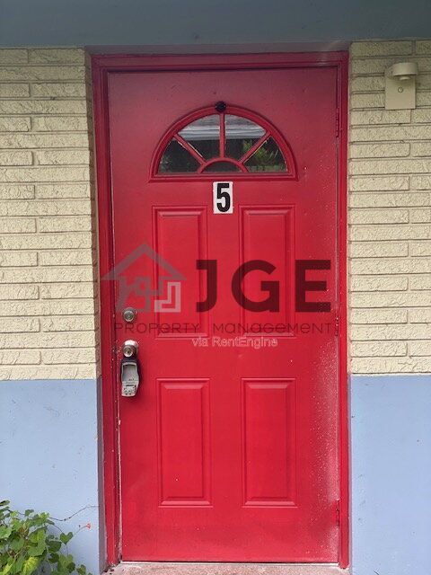 Building Photo - 330 SW 19th St Unit 5