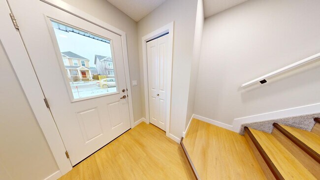 Photo - Beautiful 3 bedroom 2.5 bathroom townhouse... Unit 90