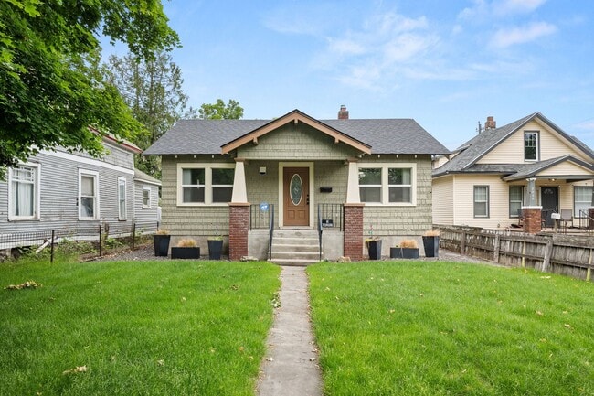Building Photo - Charming Craftsman, Fully Updated — 3 Bed + Finished Basement on the West Side!