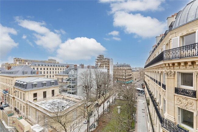 Building Photo - 11 Rue St Unit SDO 403