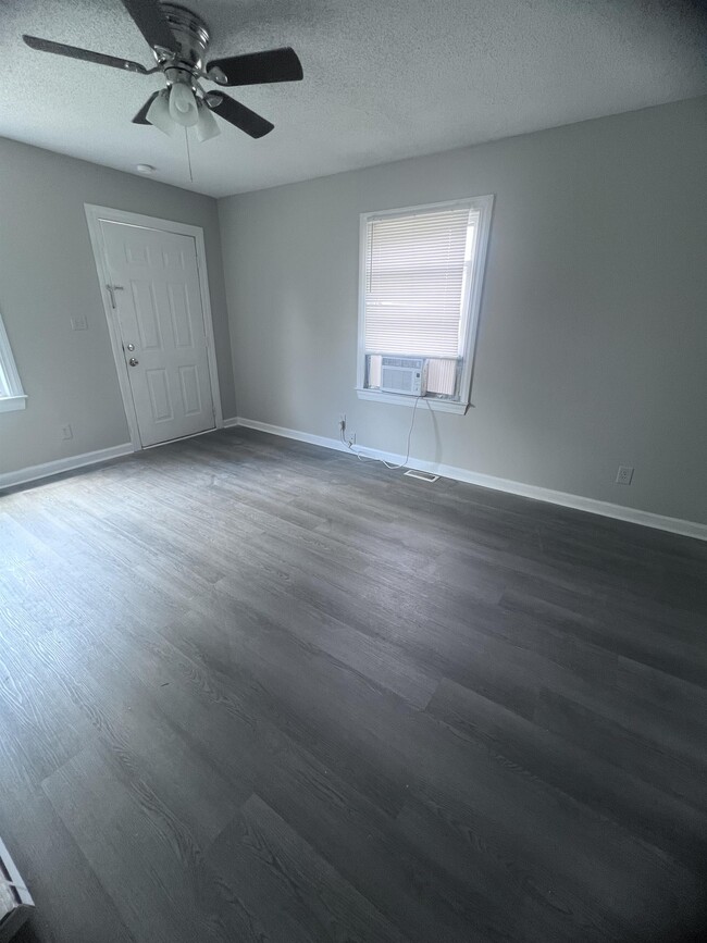 Photo - 607 Cross St