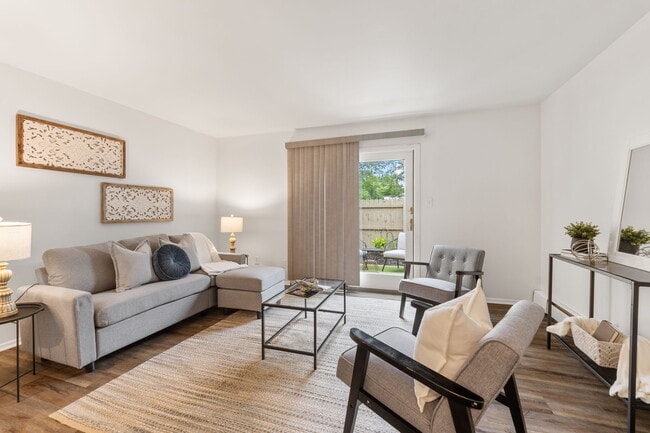 Photo - 106 Tarryton Ct E