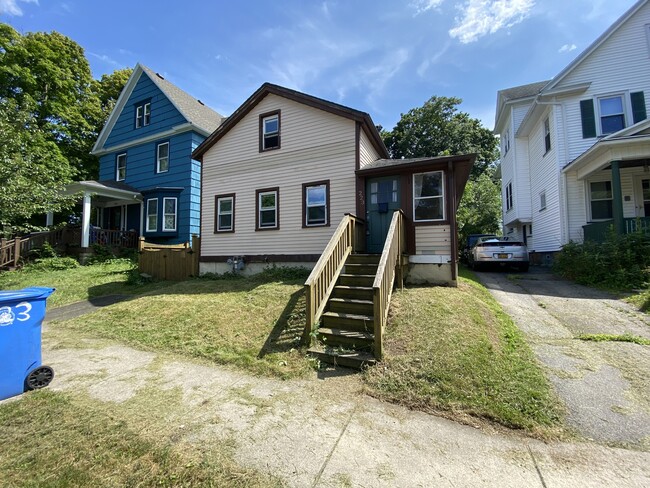Building Photo - 223 Gregory St