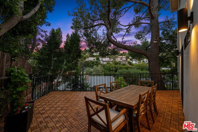 2047 Paramount Dr