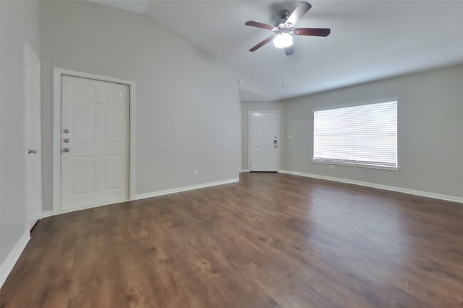 Photo - 3150 Kelling St