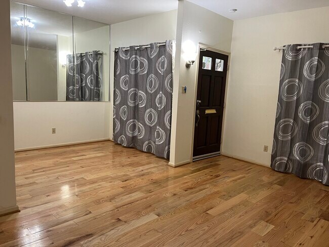 Photo - 6723 Belmont St