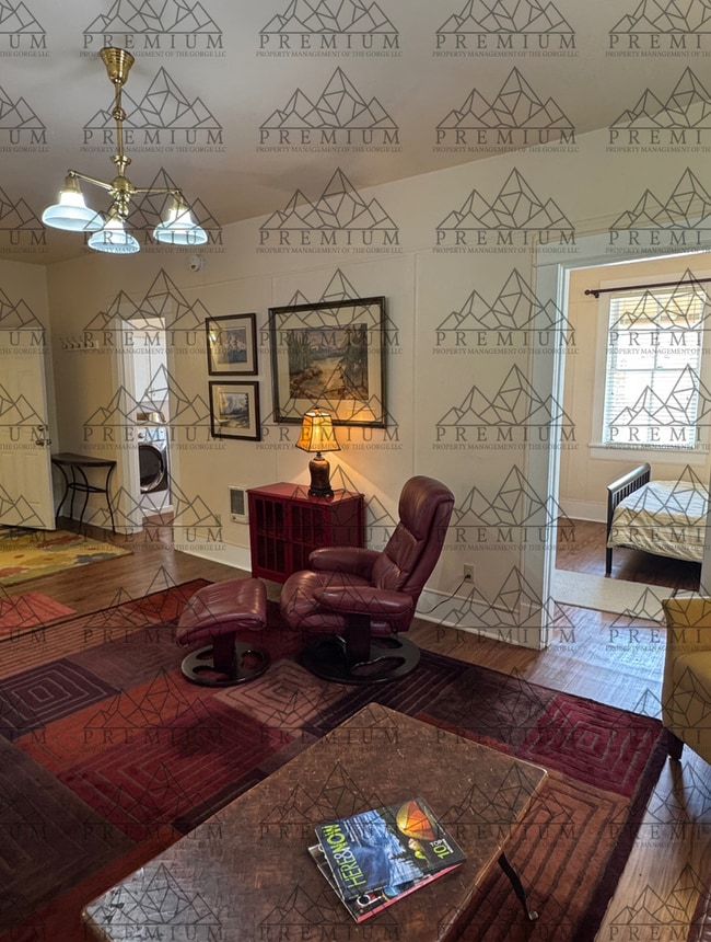 Photo - 1006 E 2nd St Unit #3