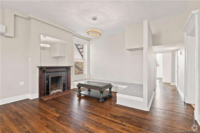 Building Photo - 546 Chapel St Unit 3 Rental