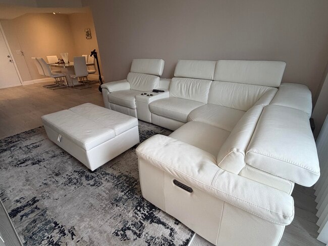 2775 NE 187th St Unit 408