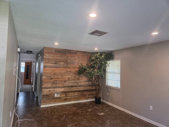 Photo - 203 Longview Rd