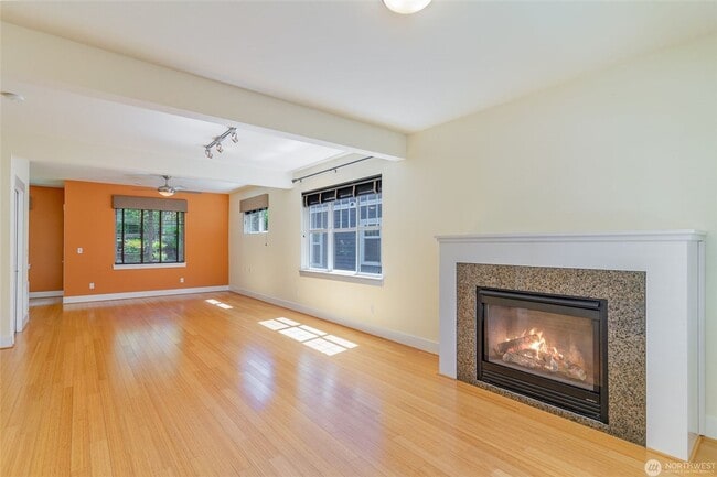 Photo - 2Bd/2.5Ba Issaquah Home
