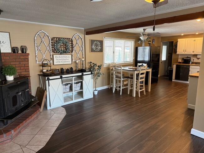 Photo - 5212 Melvina St