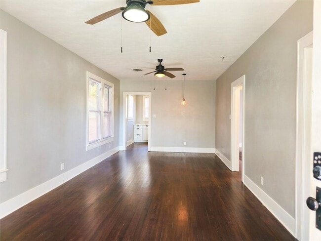 Photo - 4302 Avenue Q