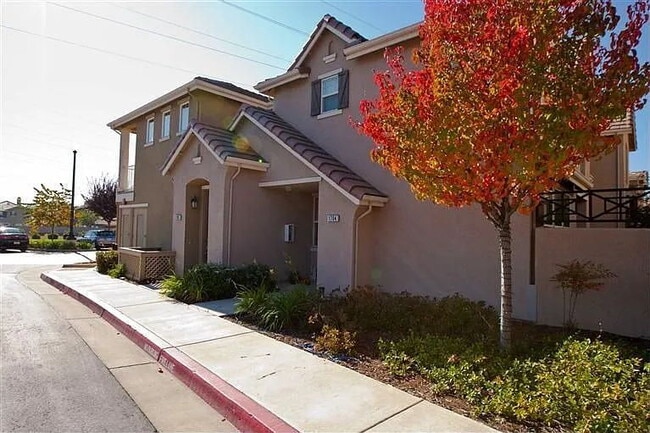 Building Photo - Beautiful 2 bd 2 bath Condo in Folsom
