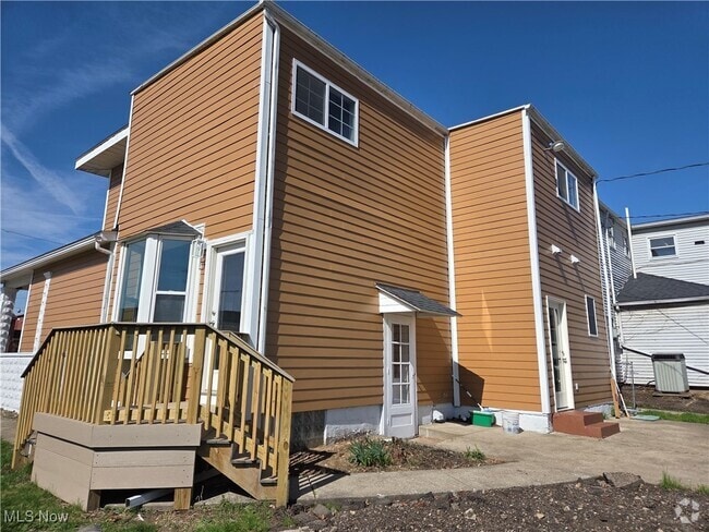 Building Photo - 327 N Tuscarawas Ave Unit UP Rental