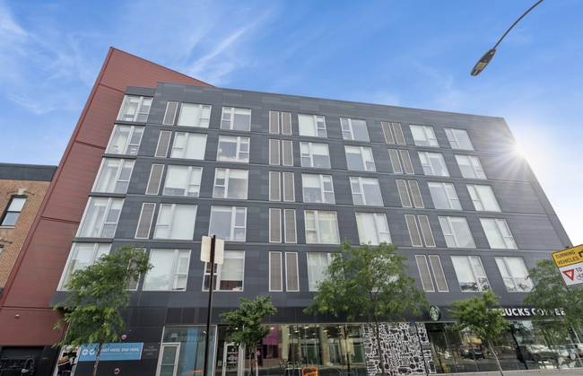 Building Photo - 1923 N Western Ave Unit 605 Rental