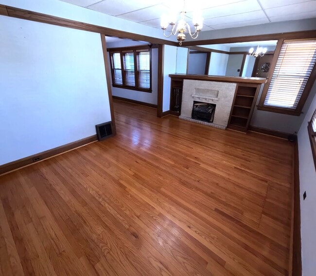 Photo - Exceptional single-family near UIC-DePaul University -North Park University