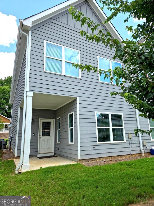 Photo - 430 Village Creek Dr SE