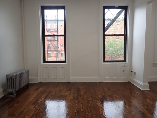 Building Photo - 1559 Eastern Pkwy Unit 2