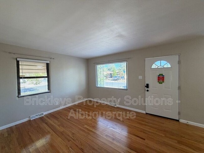 Photo - 602 Quincy St SE
