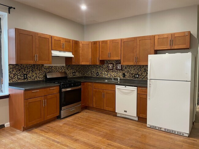 Kitchen - 211 Sumac St Unidad 1