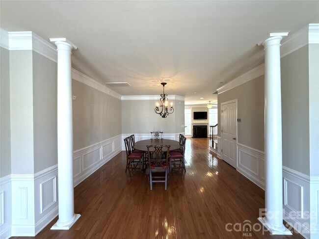 Photo - 2613 Huntman Way