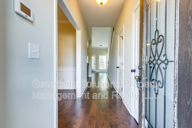 Photo - 1634 Earl Ct
