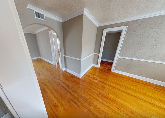 4333 Roanoke Pkwy