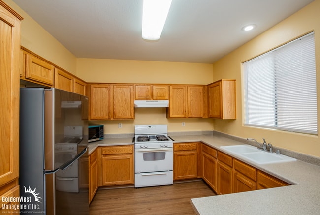 Photo - Fabulous 2Bdm 2.5Ba Home With Community Park & Pool.
