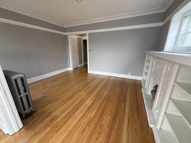 Photo - 4501 N Troy St Unidad 3