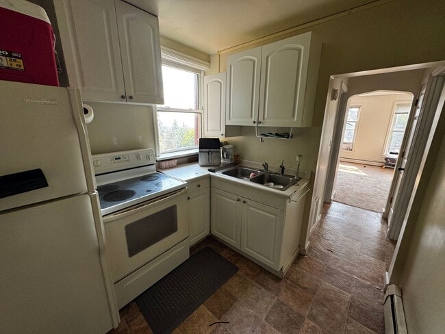 Photo - 214 E 8th St