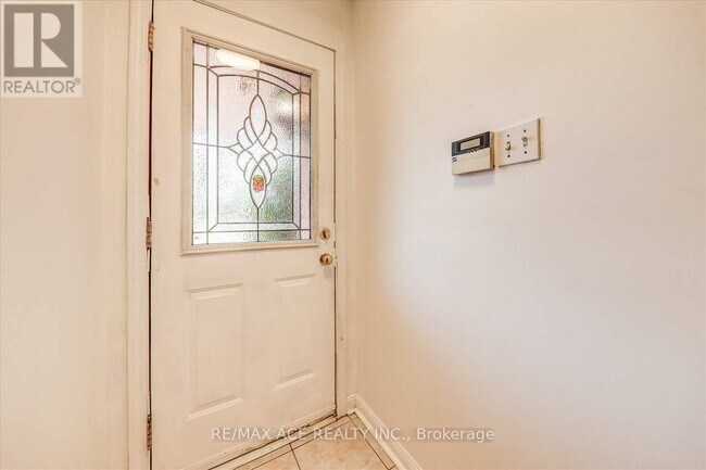 Photo - 35 Pitchpine Dr