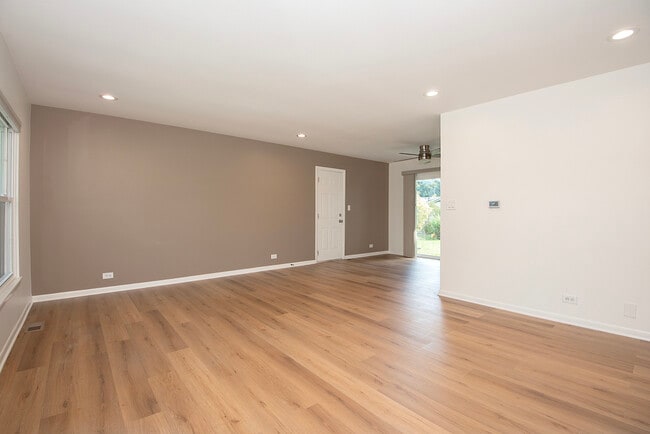 Photo - 1021 Lonsdale Rd