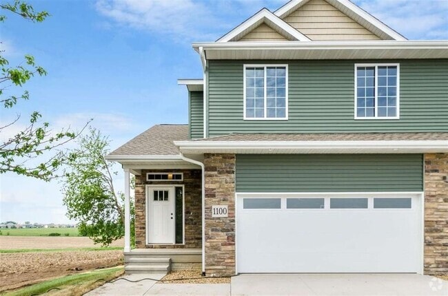 Building Photo - Beautiful 4 Bed Unit in an Awesome North L... Rental