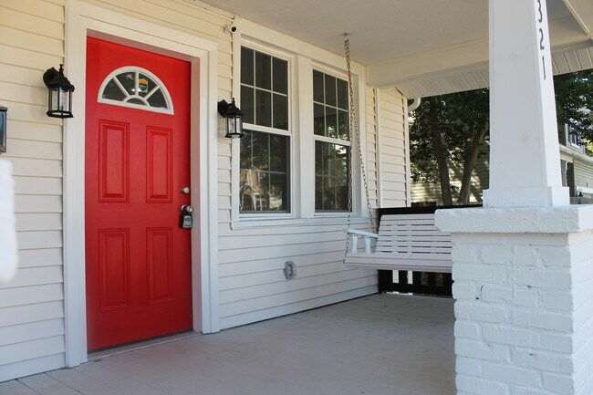 Photo - 321 Hollywood Ave