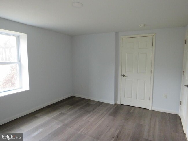 Photo - 1060 Elwood Ave