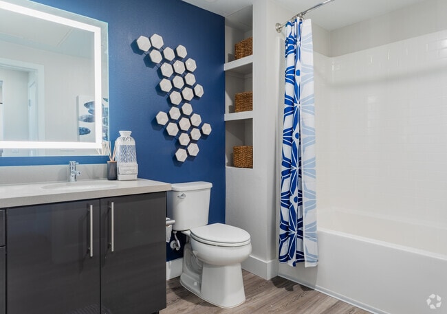 1BR, 1BA - 736 SF