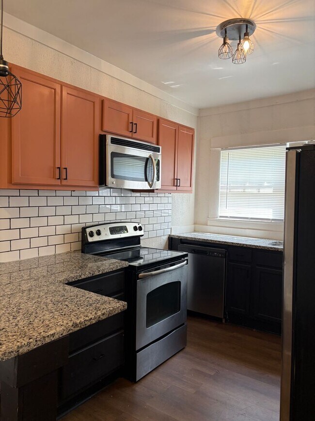 1227 8th Ave W Unit B