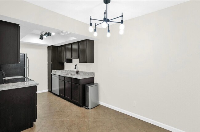 Building Photo - 7350 N Vía Paseo Del Sur Unit Apt M205