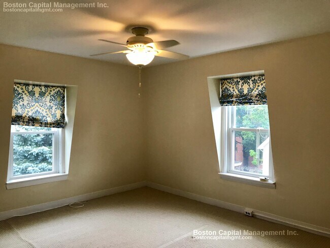 Photo - 674 Main St Unit 2