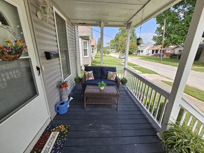 Photo - 730 Maple St