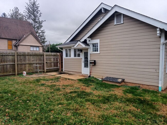 Photo - Gorgeous house walking distance from Biltmore Village available now!