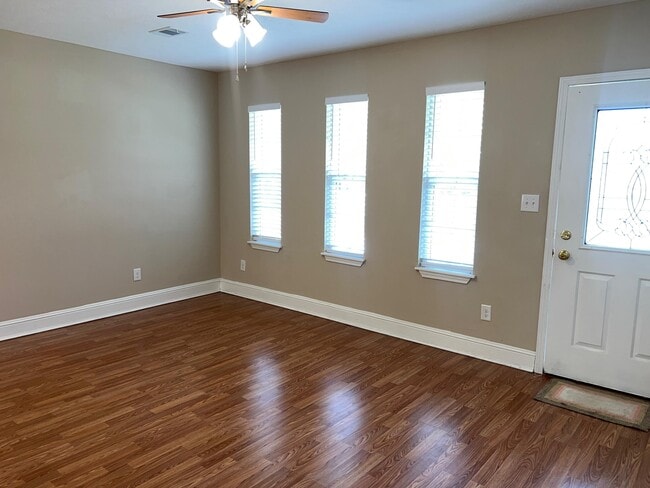 Photo - 202 Shetland Dr
