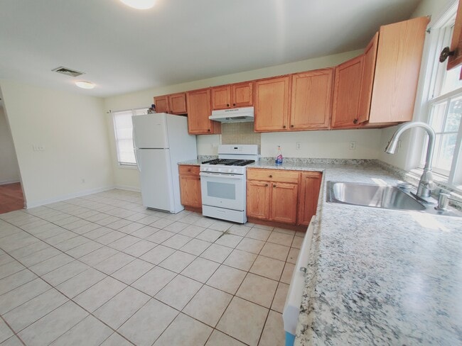 Building Photo - 35 Woodrow St Unit 2