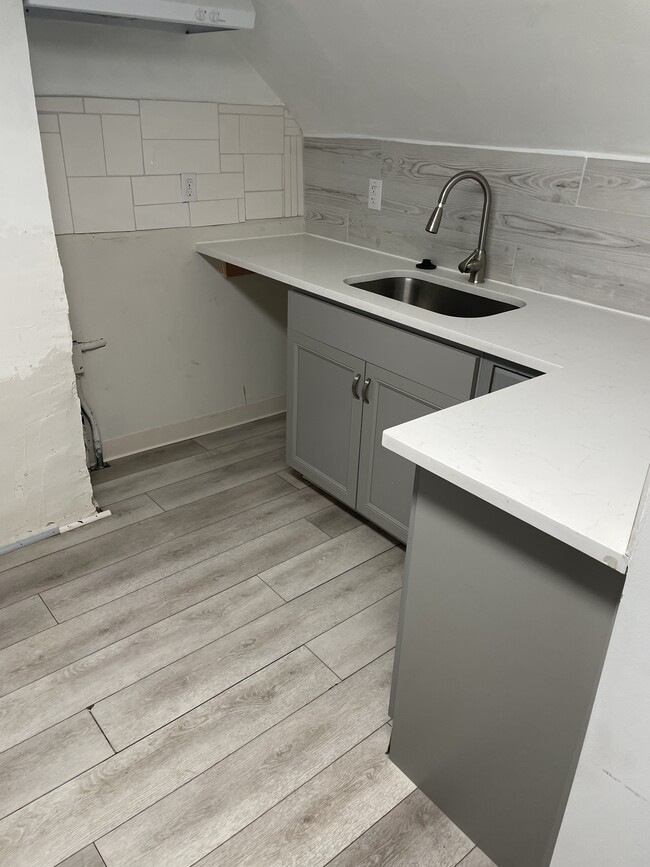 Photo - 76 Benham St Unit Second and third floor