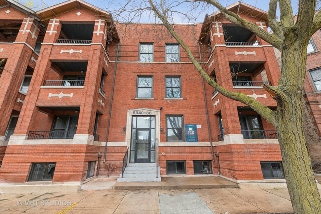 Building Photo - 5040 S St Lawrence Ave Unit 2S