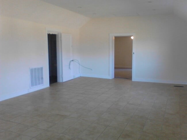 Photo - 205 N Cedar St