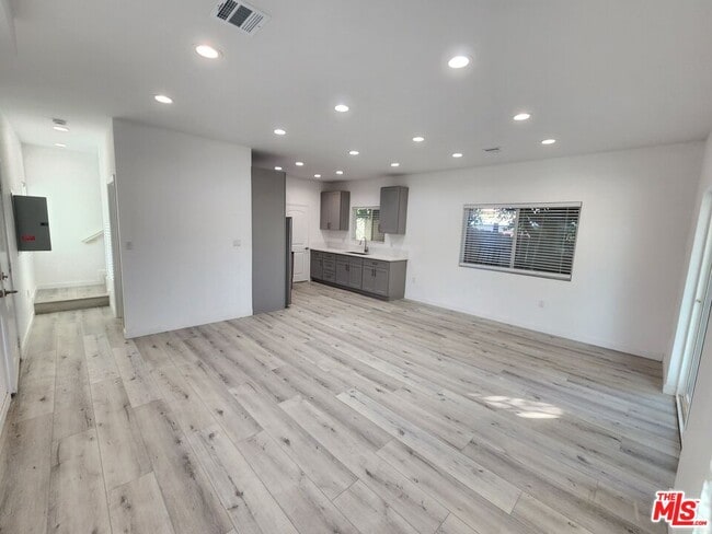 Photo - 11618 Balboa Blvd