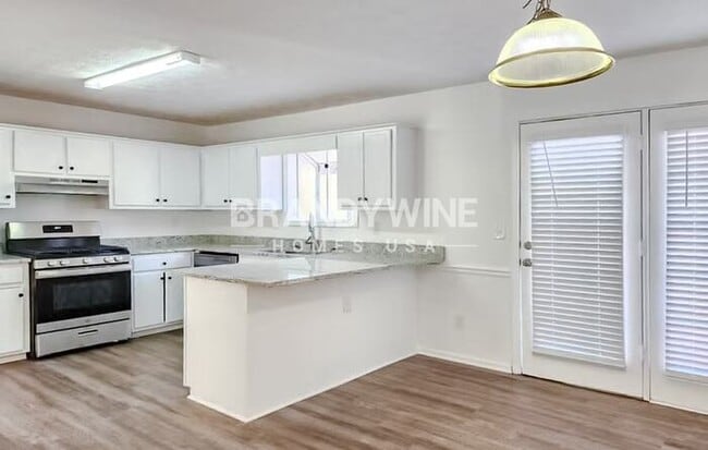 Photo - 431 Churchill Ct