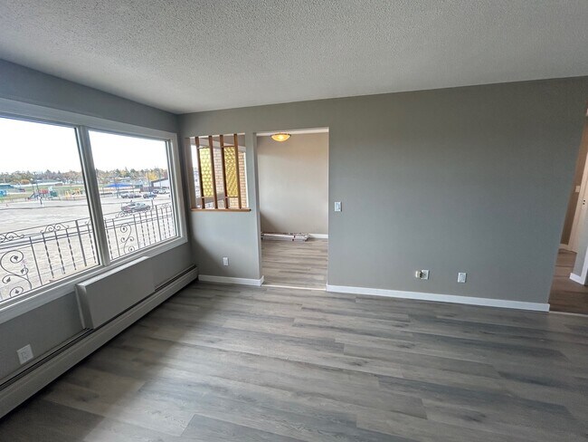 Photo - 443-443 Lorne St N Unit 18